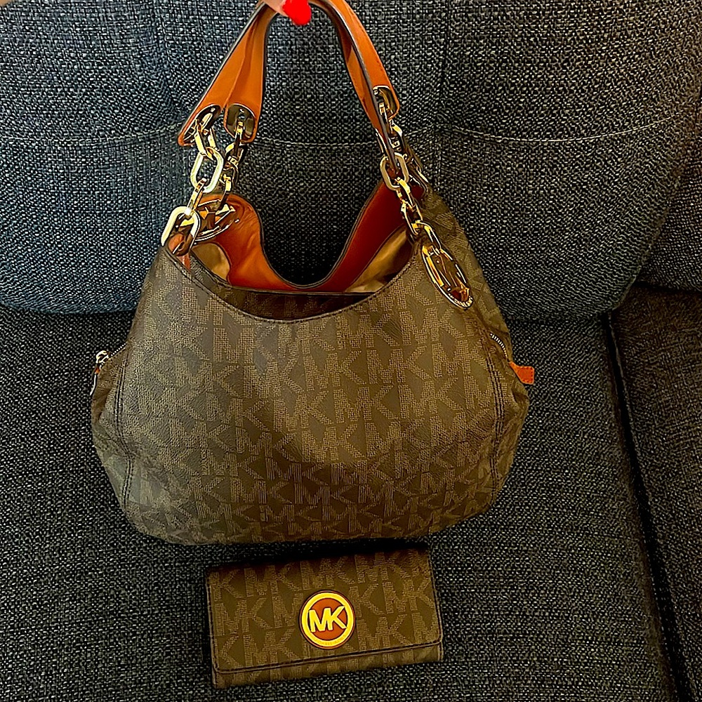 Michael KORS purse w/matching wallet